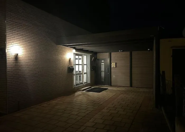 Ferienhaus mit Privatparkplatz, Terrasse und Stadtnähe